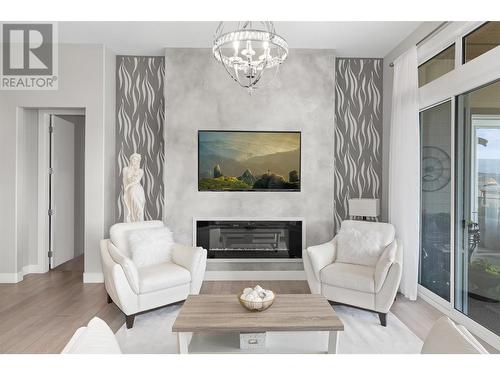 545 Barra Lane, Kelowna, BC - Indoor Photo Showing Living Room With Fireplace