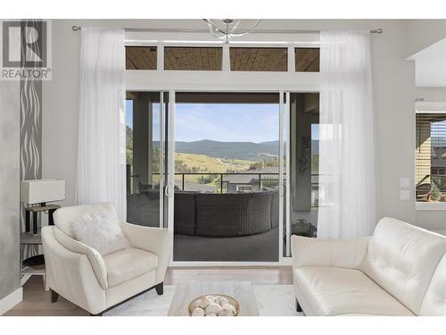 545 Barra Lane, Kelowna, BC - Indoor Photo Showing Living Room