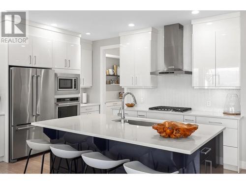 545 Barra Lane, Kelowna, BC - Indoor Photo Showing Kitchen With Upgraded Kitchen