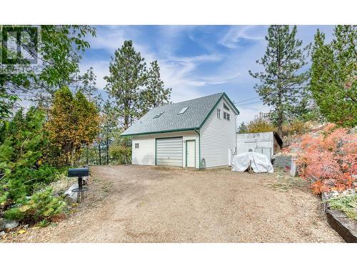 2084 Pinewinds Place, Okanagan Falls, BC - Outdoor