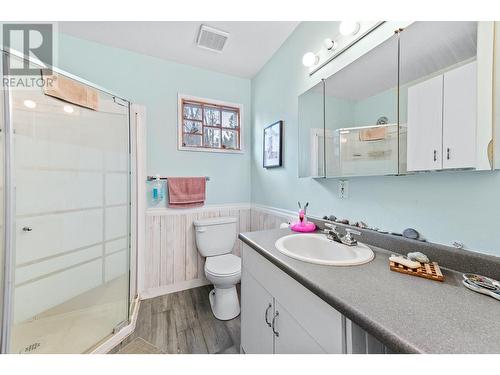 2084 Pinewinds Place, Okanagan Falls, BC - Indoor Photo Showing Bathroom