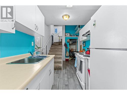 2084 Pinewinds Place, Okanagan Falls, BC - Indoor Photo Showing Kitchen