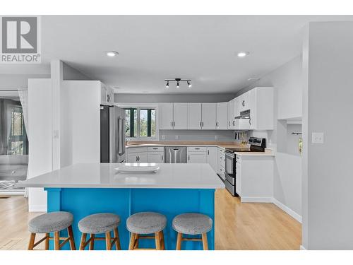 2084 Pinewinds Place, Okanagan Falls, BC - Indoor Photo Showing Kitchen