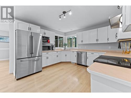 2084 Pinewinds Place, Okanagan Falls, BC - Indoor Photo Showing Kitchen With Double Sink