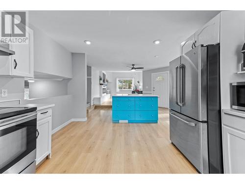 2084 Pinewinds Place, Okanagan Falls, BC - Indoor Photo Showing Kitchen