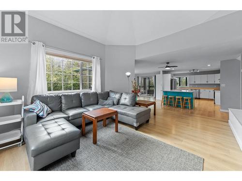 2084 Pinewinds Place, Okanagan Falls, BC - Indoor Photo Showing Living Room