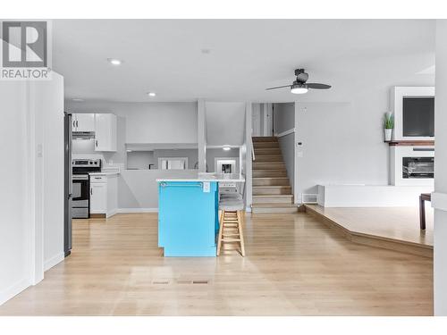 2084 Pinewinds Place, Okanagan Falls, BC - Indoor Photo Showing Kitchen