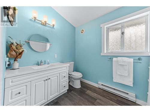 2084 Pinewinds Place, Okanagan Falls, BC - Indoor Photo Showing Bathroom