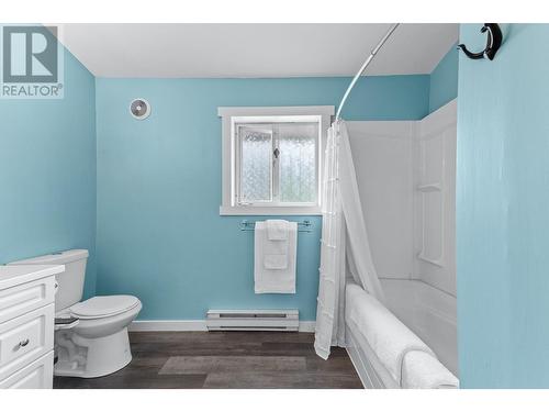 2084 Pinewinds Place, Okanagan Falls, BC - Indoor Photo Showing Bathroom