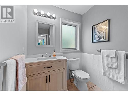 2084 Pinewinds Place, Okanagan Falls, BC - Indoor Photo Showing Bathroom