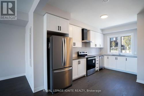 16 - 220 Dissette Street, Bradford West Gwillimbury, ON - Indoor Photo Showing Kitchen With Stainless Steel Kitchen With Upgraded Kitchen