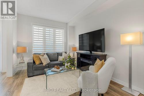 57 Martin Trail, New Tecumseth, ON - Indoor Photo Showing Living Room