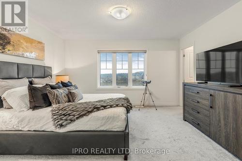 57 Martin Trail, New Tecumseth, ON - Indoor Photo Showing Bedroom