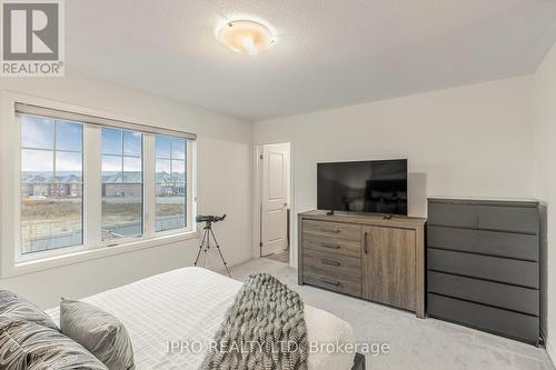 57 Martin Trail, New Tecumseth, ON - Indoor Photo Showing Bedroom