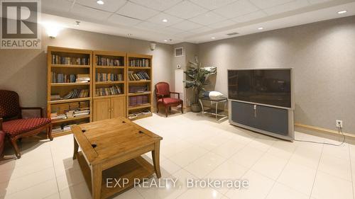 307 - 11121 Yonge Street, Richmond Hill, ON - Indoor