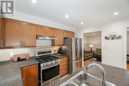 18 Mainland Crescent, Vaughan, ON - Indoor Photo Showing Kitchen