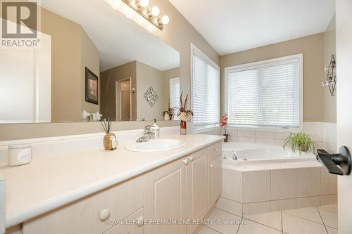 18 Mainland Crescent, Vaughan, ON - Indoor Photo Showing Bathroom