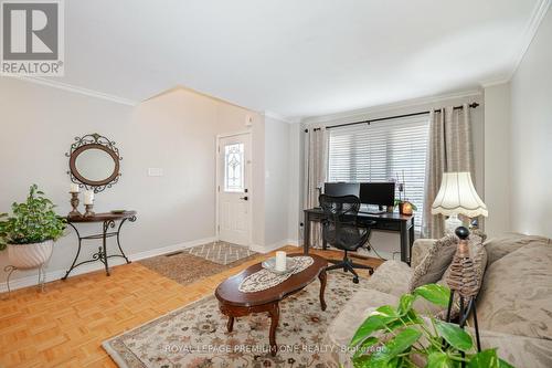 18 Mainland Crescent, Vaughan, ON - Indoor Photo Showing Living Room