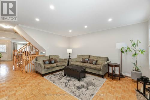 18 Mainland Crescent, Vaughan, ON - Indoor Photo Showing Living Room