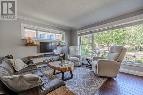 65 Melrose Avenue, Barrie, ON - Indoor Photo Showing Living Room