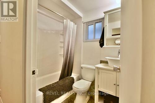 35 Shaw Crescent, Barrie, ON - Indoor Photo Showing Bathroom