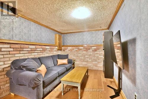 35 Shaw Crescent, Barrie, ON - Indoor Photo Showing Living Room