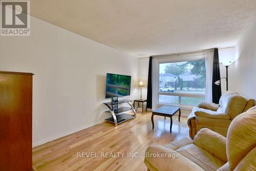 35 Shaw Crescent, Barrie, ON - Indoor Photo Showing Living Room