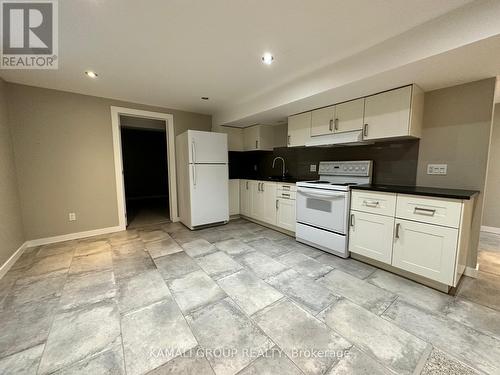 Bsmt - 3 Cartwright Drive, Barrie, ON - Indoor Photo Showing Kitchen