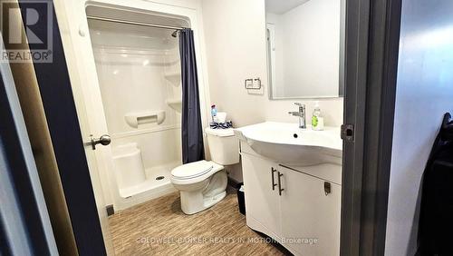 2718 - 258 B Sunview Street, Waterloo, ON - Indoor Photo Showing Bathroom