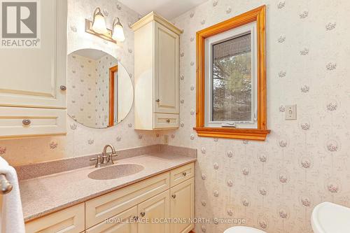 54 Townley Street, Clearview, ON - Indoor Photo Showing Bathroom