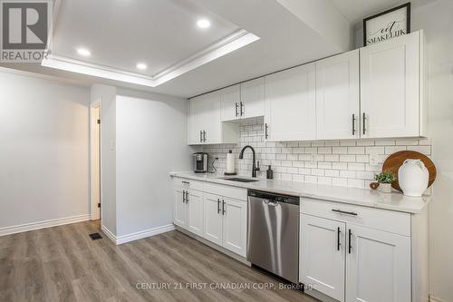 915 Dalhousie Drive, London, ON - Indoor Photo Showing Kitchen