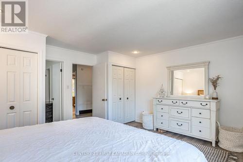 915 Dalhousie Drive, London, ON - Indoor Photo Showing Bedroom