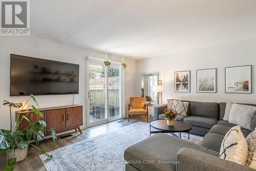 915 Dalhousie Drive, London, ON - Indoor Photo Showing Living Room With Fireplace