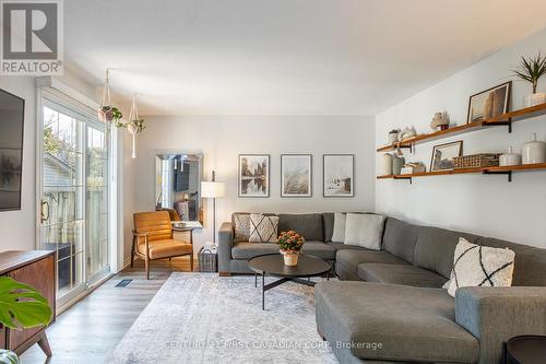 915 Dalhousie Drive, London, ON - Indoor Photo Showing Living Room