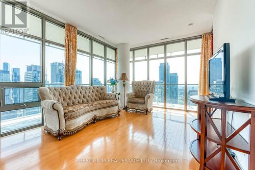 3704 - 33 Charles Street E, Toronto, ON - Indoor Photo Showing Living Room