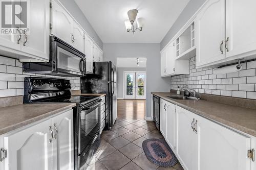 93D Newtown Road, St. John'S, NL - Indoor Photo Showing Kitchen