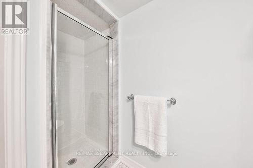 1567 Steveles Crescent, Mississauga, ON - Indoor Photo Showing Bathroom