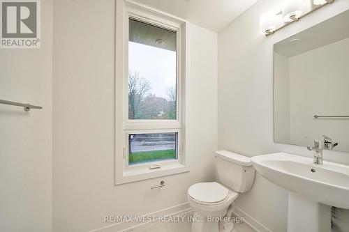 Th11 - 4015 Hickory Drive, Mississauga, ON - Indoor Photo Showing Bathroom