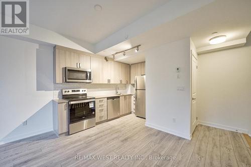 Th11 - 4015 Hickory Drive, Mississauga, ON - Indoor Photo Showing Kitchen