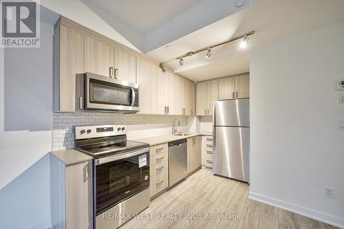 Th11 - 4015 Hickory Drive, Mississauga, ON - Indoor Photo Showing Kitchen