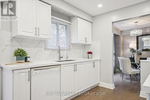 22 Amberwood Square, Brampton, ON - Indoor Photo Showing Kitchen