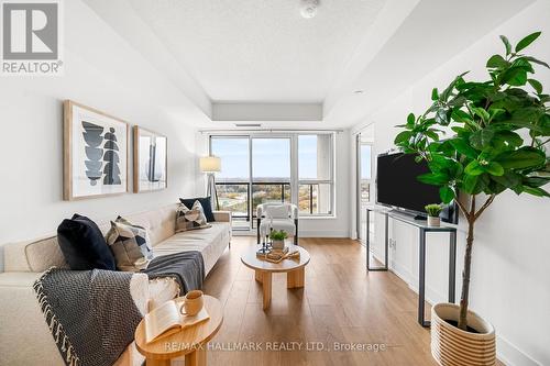 1501 - 1255 Bayly Street, Pickering, ON - Indoor Photo Showing Living Room