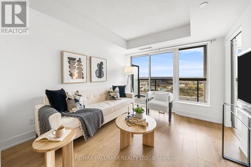 1501 - 1255 Bayly Street, Pickering, ON - Indoor Photo Showing Living Room