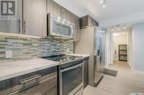 322 5301 Universal Crescent, Regina, SK - Indoor Photo Showing Kitchen With Stainless Steel Kitchen With Upgraded Kitchen