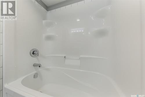 322 5301 Universal Crescent, Regina, SK - Indoor Photo Showing Bathroom