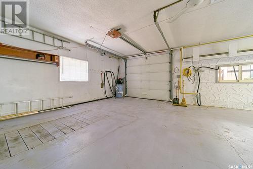 251 Halifax Street N, Regina, SK - Indoor Photo Showing Garage