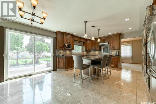 251 Halifax Street N, Regina, SK - Indoor Photo Showing Kitchen