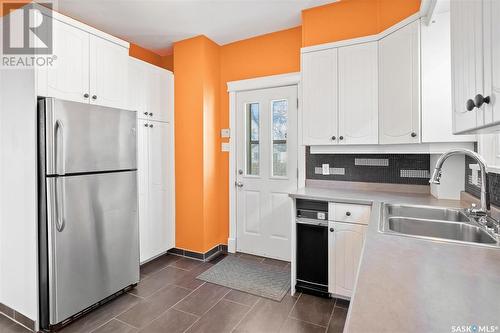 417 H Avenue N, Saskatoon, SK - Indoor Photo Showing Kitchen With Double Sink