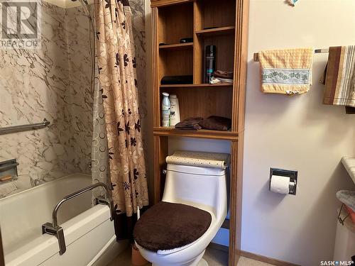 101 D 1350 Gordon Road, Moose Jaw, SK - Indoor Photo Showing Bathroom