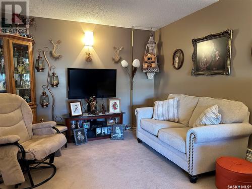 101 D 1350 Gordon Road, Moose Jaw, SK - Indoor Photo Showing Living Room